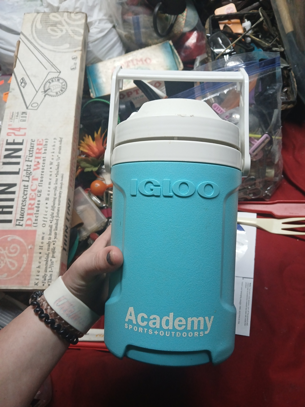 Igloo Academy Sports + Outdoors Latitude 64 fl oz Jug.